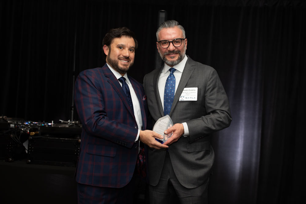 Frank Guerra wins Pat Maloney Courage Award at San Antonio Trial Lawyers Event